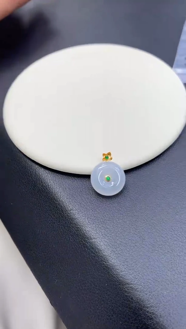 颈饰18K金镶嵌翡翠48小时鉴赏期 退货不扣服务费