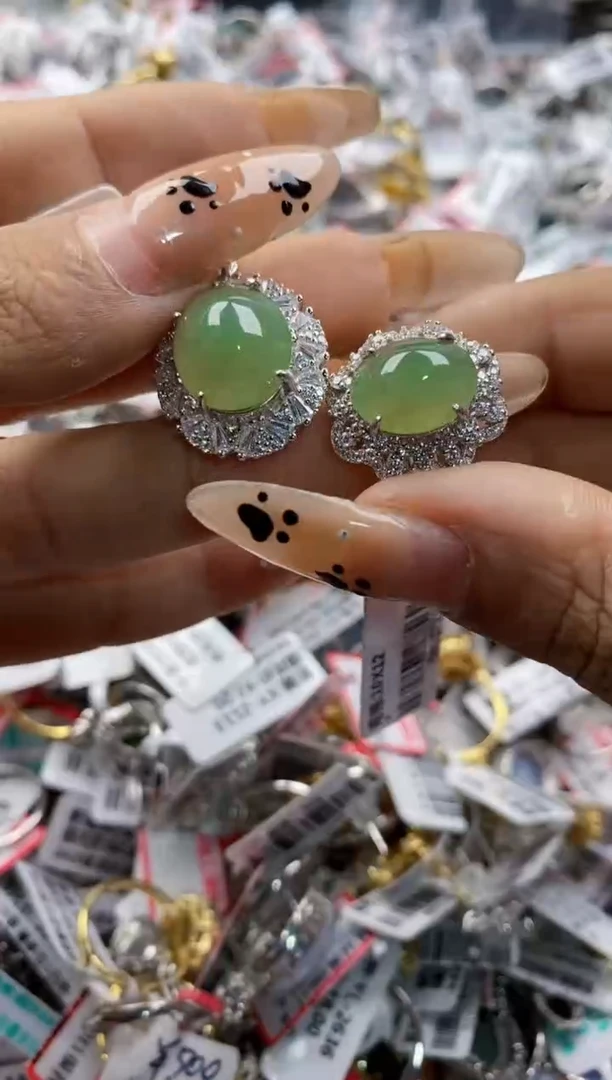 翡翠戒指银S925镶嵌777      9