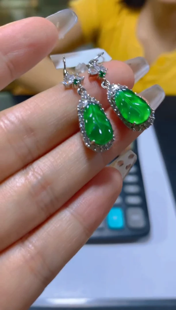 未镶嵌翡翠耳饰多样性发一