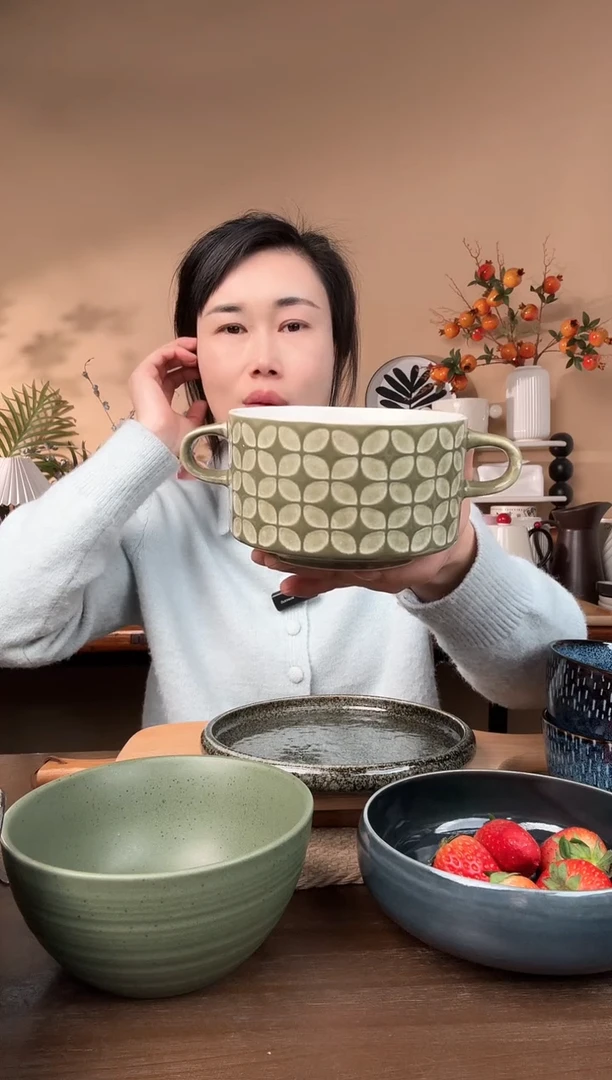 【闪购商品】瓷片4.5英寸浮雕双耳碗微瑕