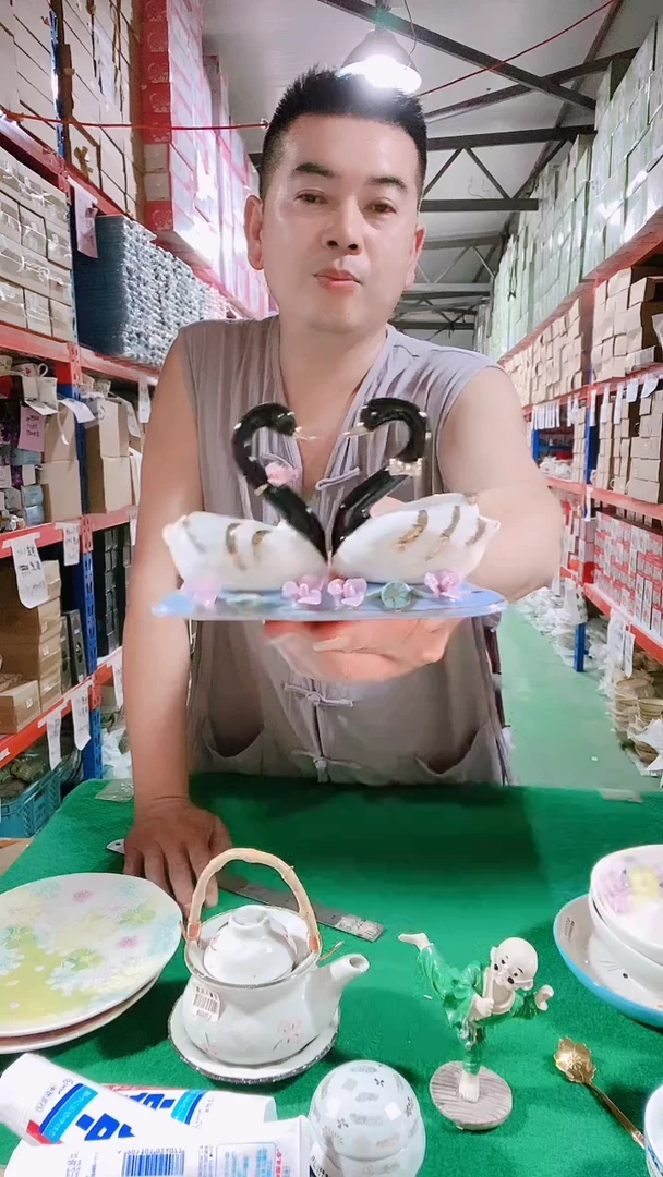 瓷片碗碟好物一件不留@@1