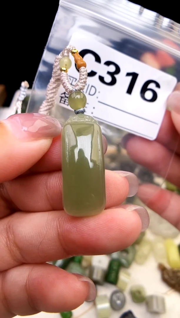 颈饰未镶嵌和田玉1