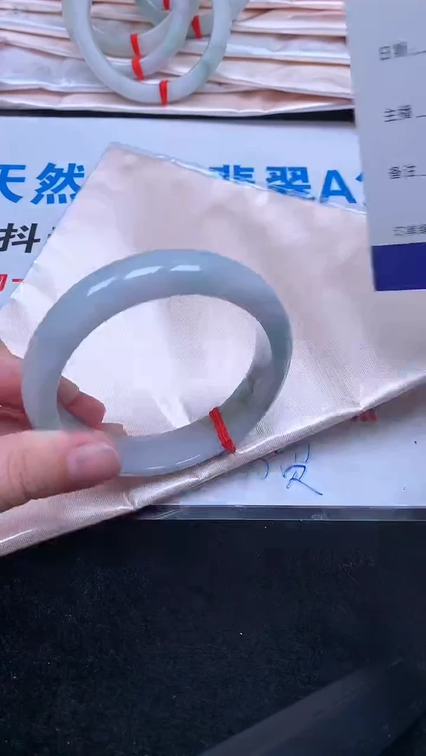 未镶嵌手镯翡翠.