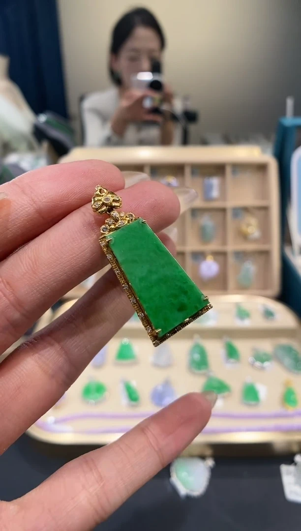 【闪购商品】翡翠吊坠(不含链)18K金镶嵌无事牌
