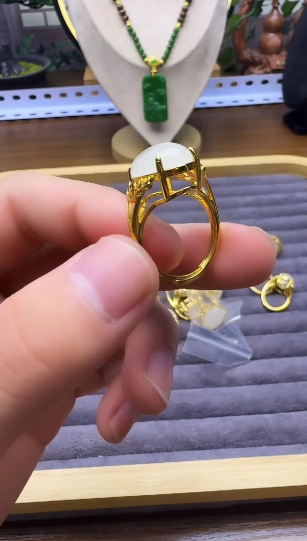 14K金镶嵌戒指和田玉L154