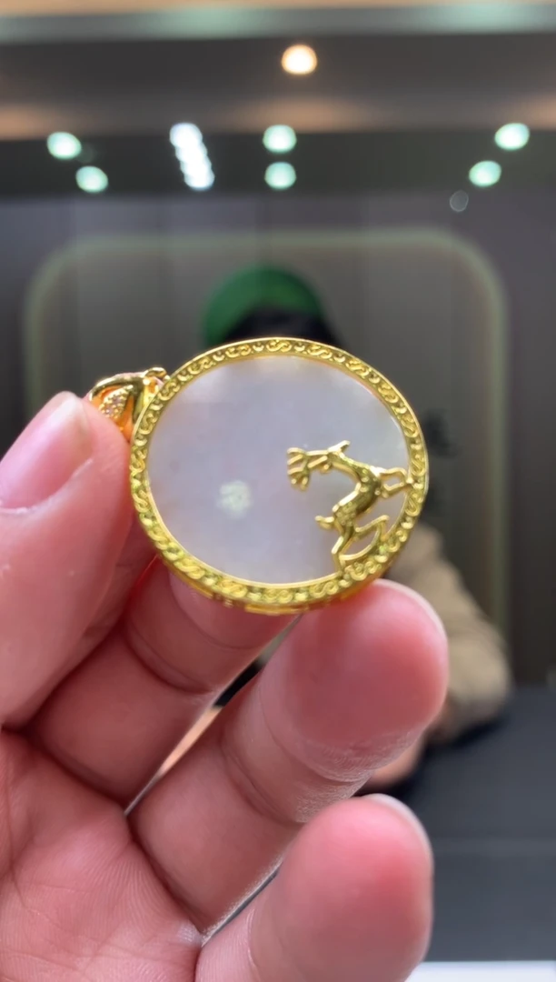 颈饰未镶嵌翡翠          *14