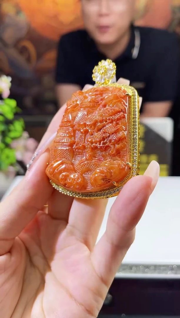 翡翠未镶嵌颈饰多样性发其一