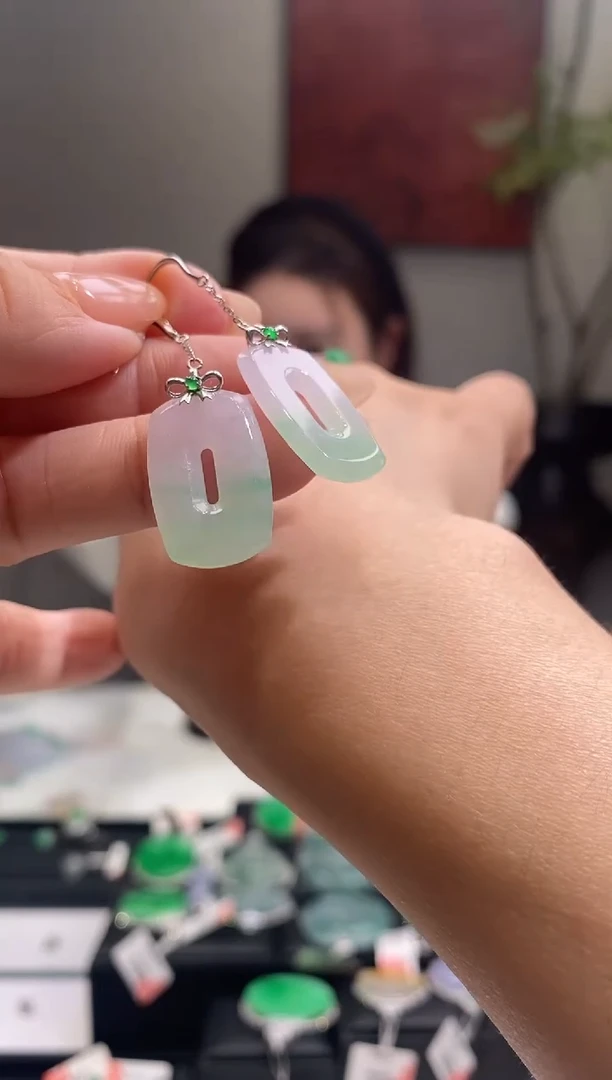 翡翠18K金镶嵌耳饰耳环