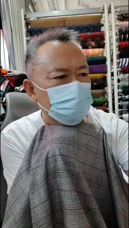 灰色齐整格子图案布料