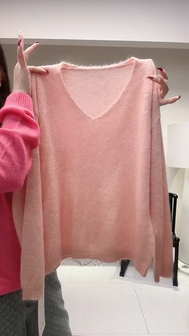 樱花粉色V领混纺羊驼绒毛衫