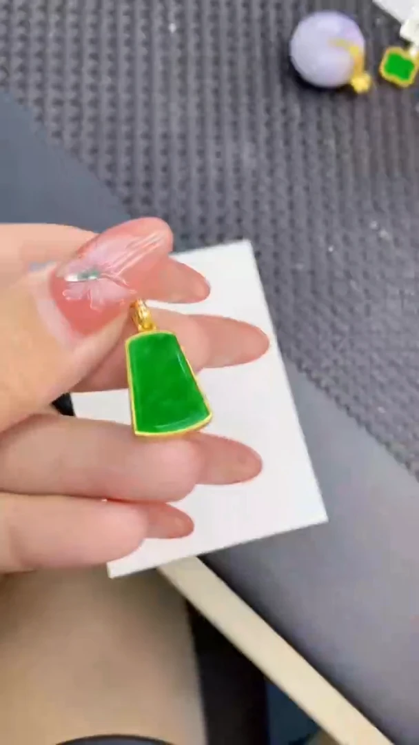 颈饰未镶嵌翡翠1