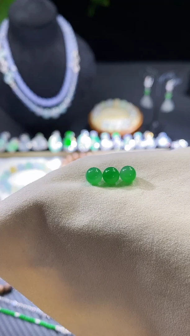 【闪购商品】翡翠把件未镶嵌一手三颗