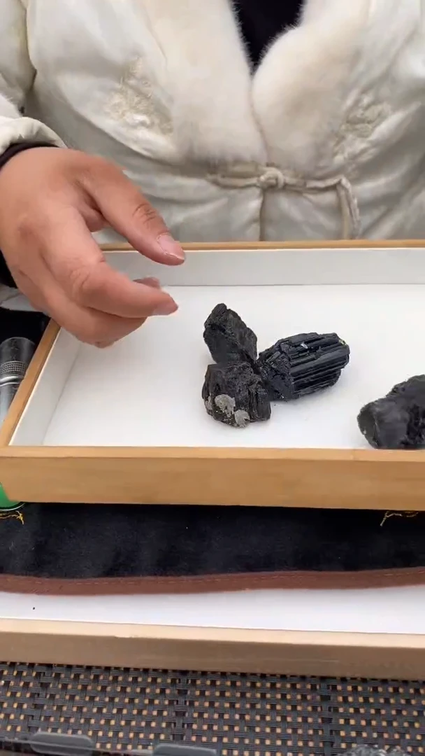 【闪购商品】碧玺原石未镶嵌黑碧玺原石200g（2-6块）随机发