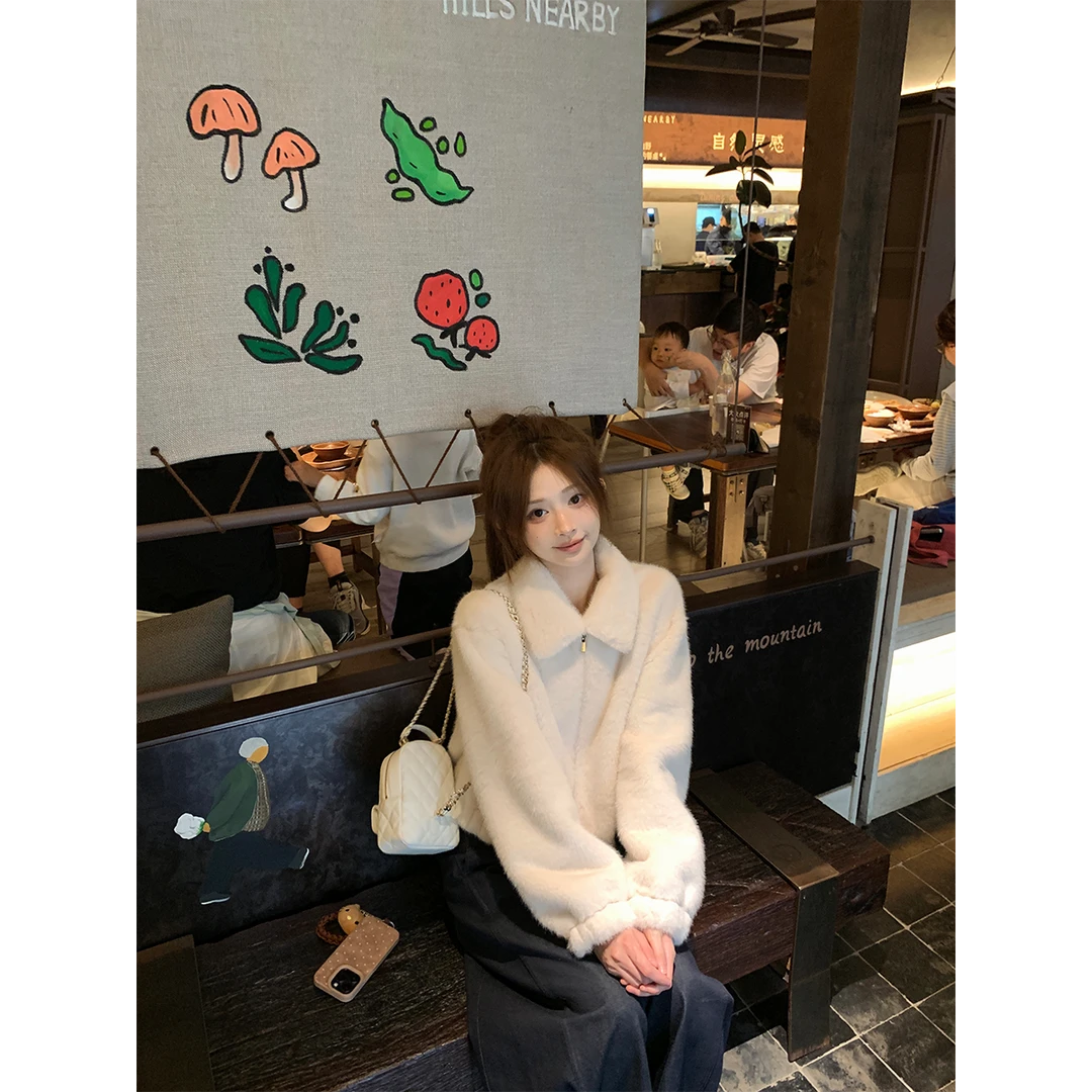 冬日小雪球温柔风环保皮草白色翻领毛毛上衣女保暖小个子短外套