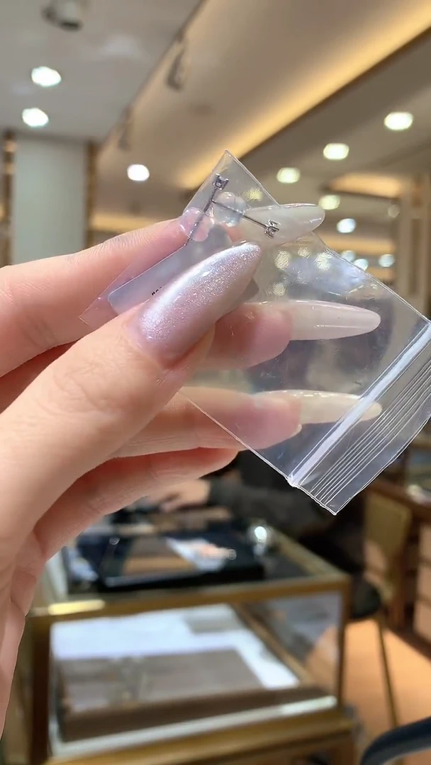 【闪购商品】钻石耳饰18K金镶嵌耳饰