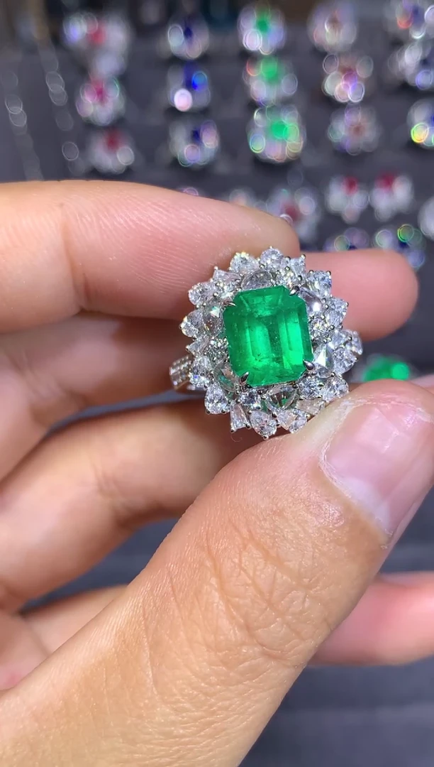 18K金镶嵌戒指祖母绿2.2ct 哥伦比亚沃顿