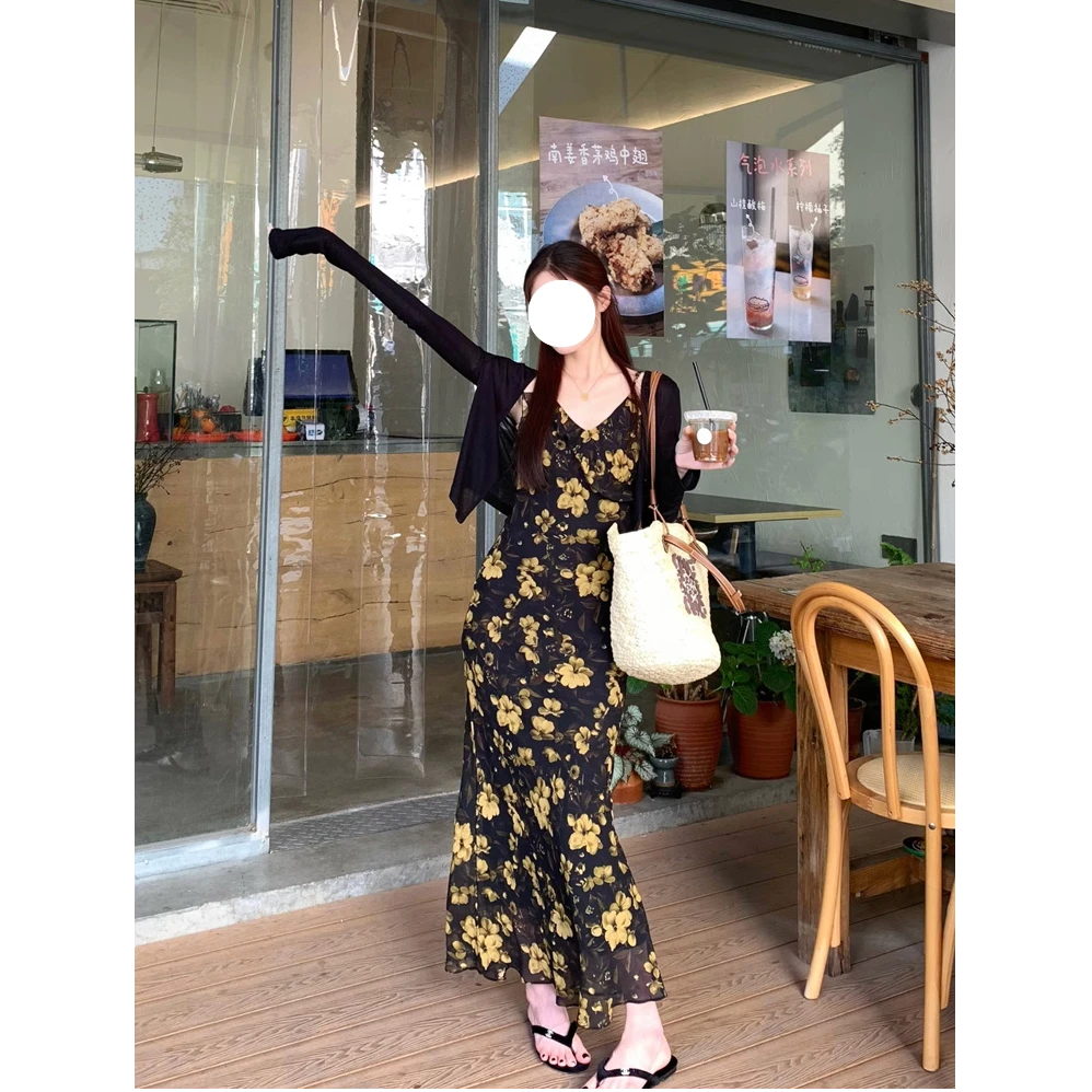 M171 法式气质V领短袖碎花连衣裙新款设计感收腰显瘦A字长裙