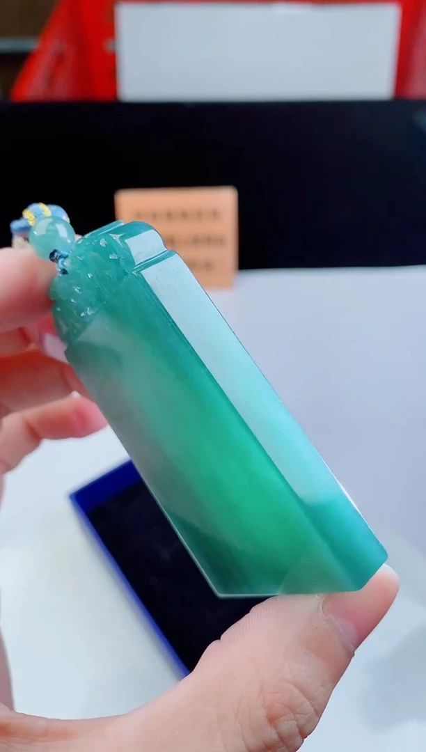 颈饰未镶嵌翡翠1