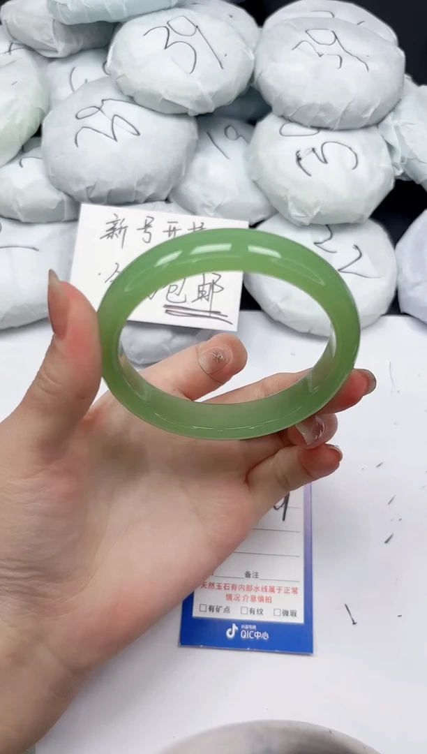 未镶嵌手镯石英质玉A119/6263