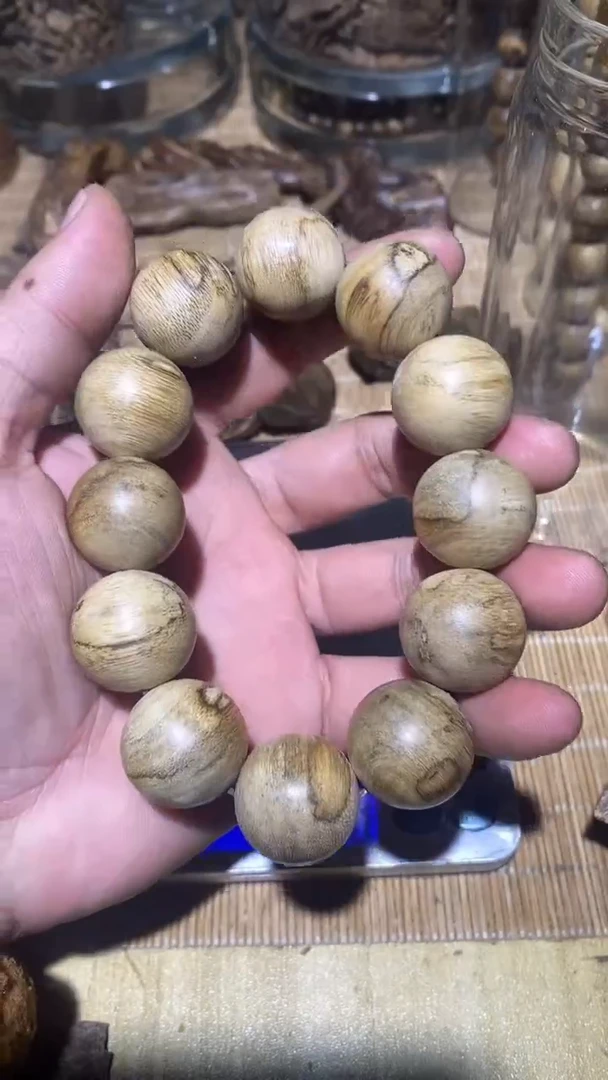 【闪购商品】沉香手串柬埔寨花珠28克2.0规格