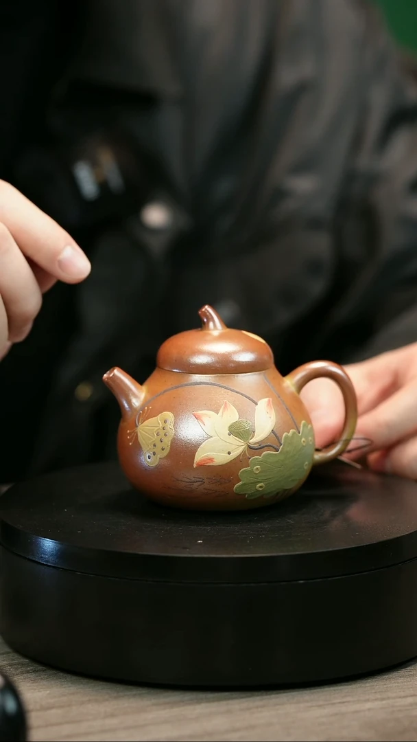 茶壶紫砂淮**衣H2435李小琴堆绘莲花茄瓜