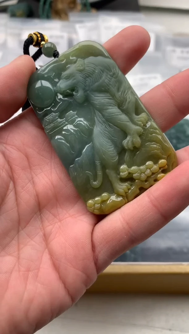 【闪购商品】翡翠颈饰未镶嵌虎牌