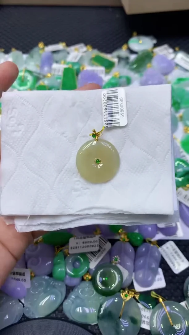 颈饰18K金镶嵌翡翠天然缅甸翡翠A货