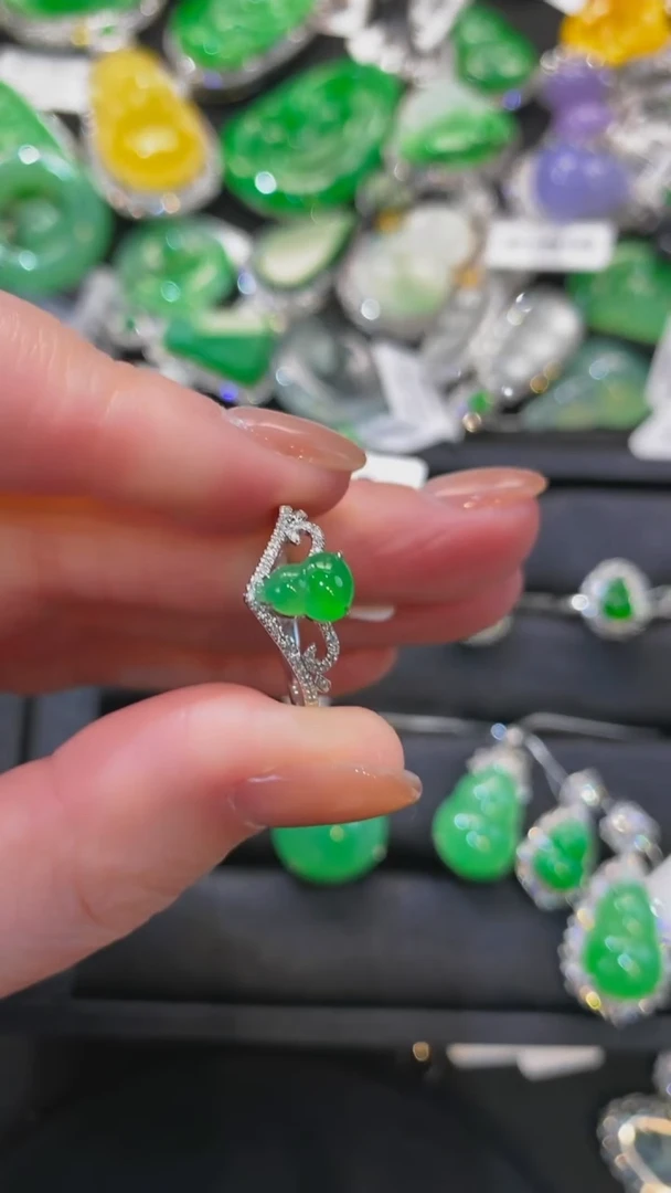 【闪购商品】翡翠颈饰未镶嵌绿葫芦戒指