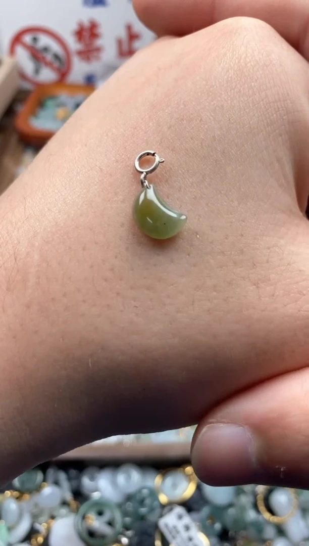 【闪购商品】翡翠颈饰未镶嵌哥哥