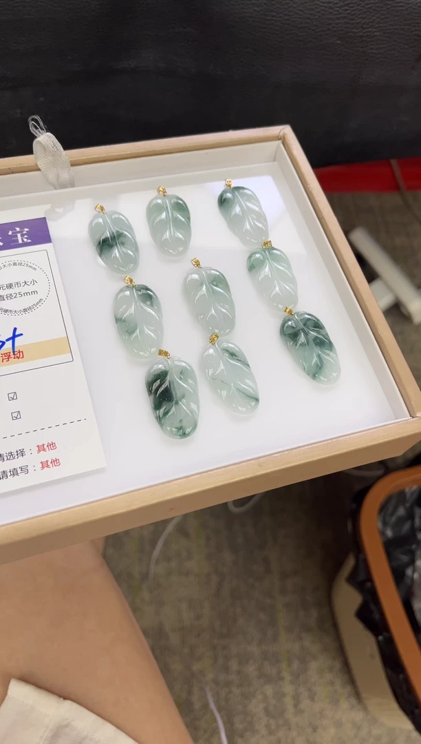 翡翠18K金镶嵌颈饰V290 /多样性发一件/配绳子