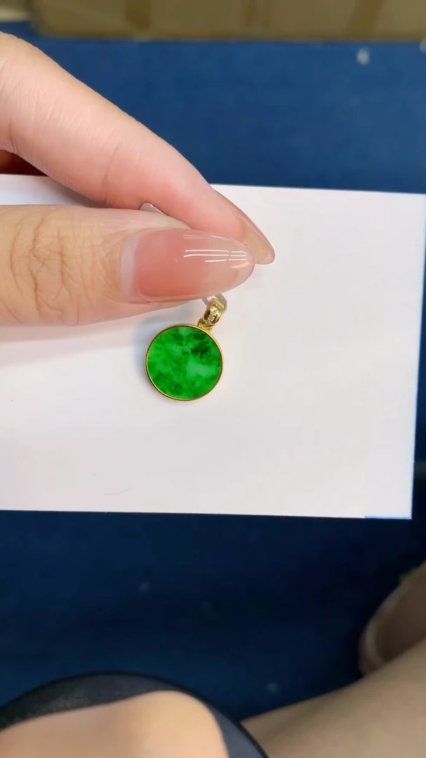 翡翠未镶嵌颈饰           1