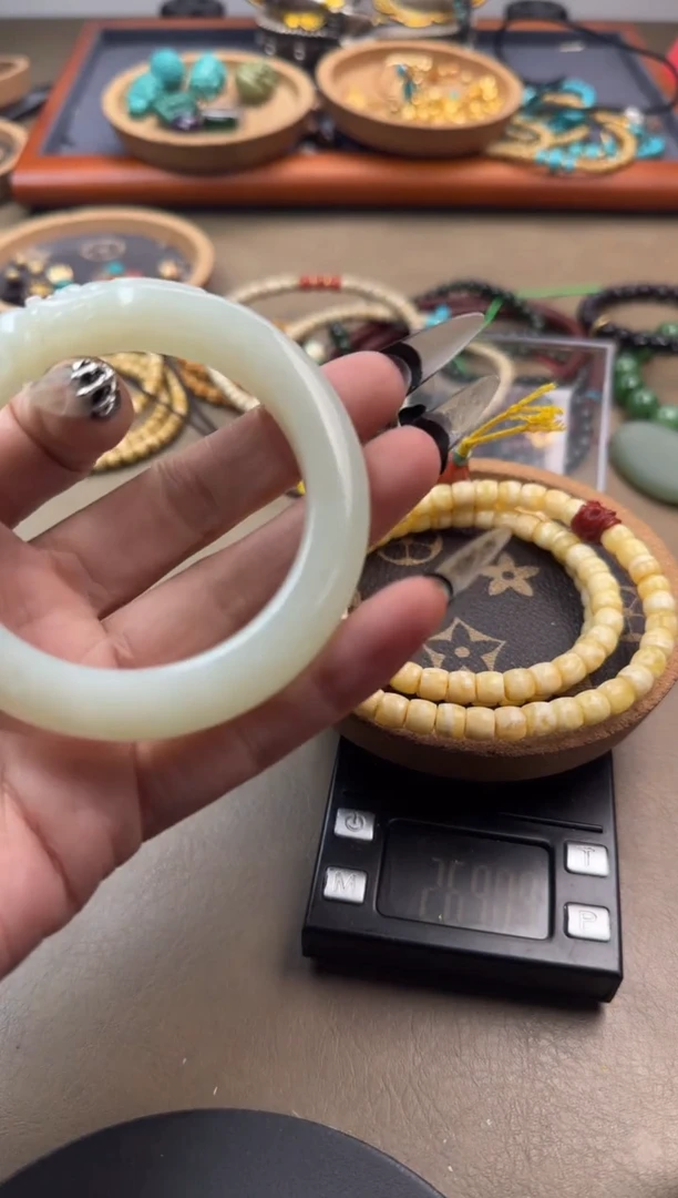 【闪购商品】和田玉手镯未镶嵌和田玉