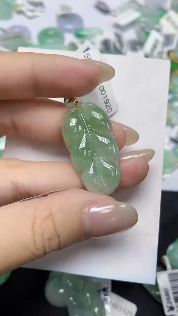 翡翠18K金镶嵌颈饰天然缅甸翡翠A货