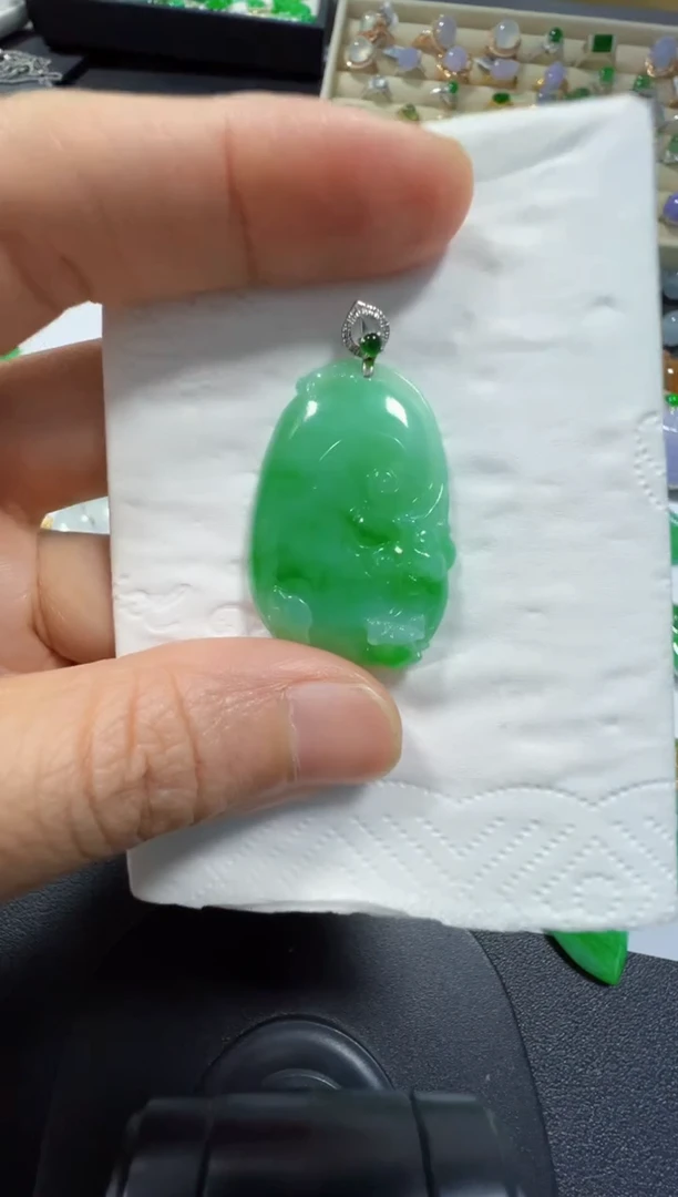 吊坠(不含链)18K金镶嵌翡翠3200