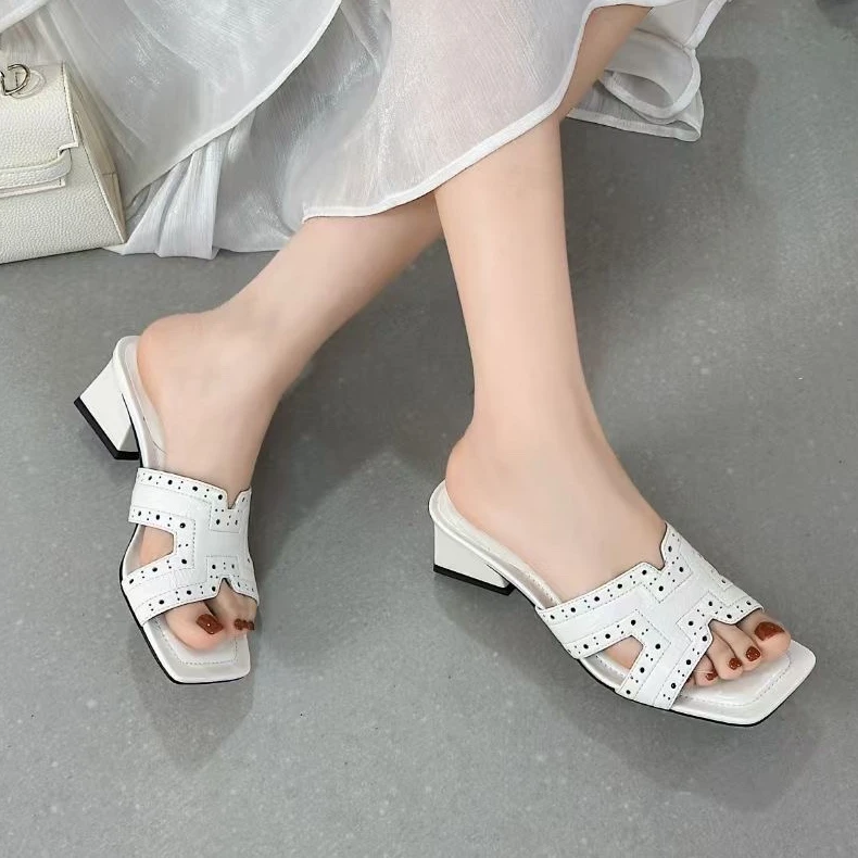 粗跟新款牛皮凉拖705958米色