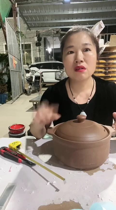陶5337瑕疵不圆咖色锅带盖
