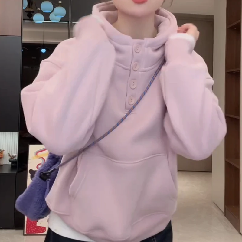 2025冬季新款加绒单排纽扣连帽口袋时尚卫衣LK2507912
