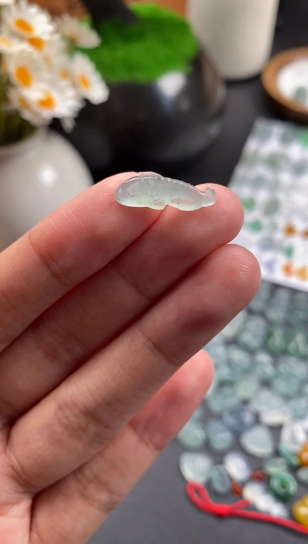 散珠翡翠晴底锦鲤