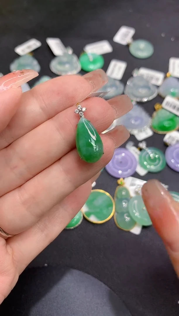 吊坠(不含链)18K金镶嵌翡翠11111111111