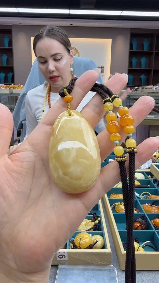 琥珀颈饰未镶嵌112秒拍号 假一罚三