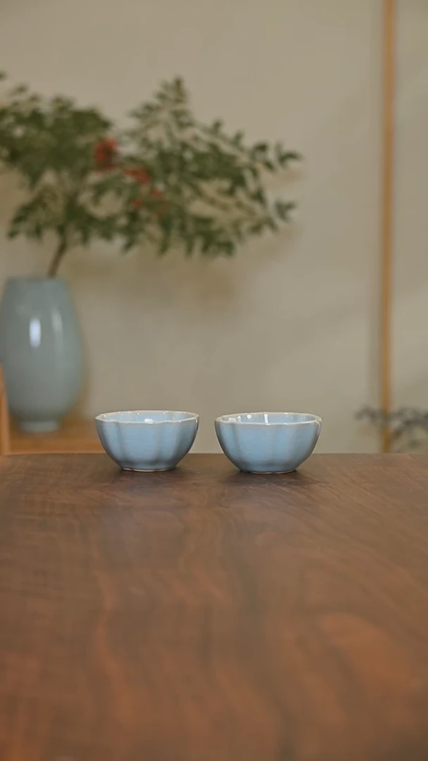 六合泰平杯2只 天青 微瑕 朱家汝窑款