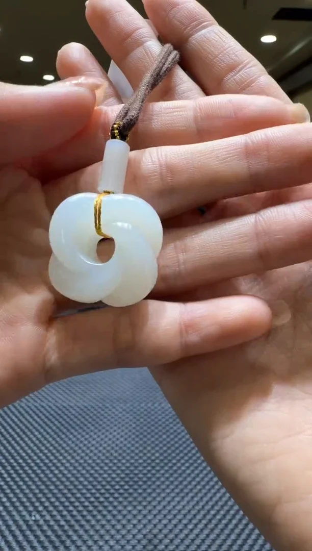 颈饰未镶嵌和田玉挂件