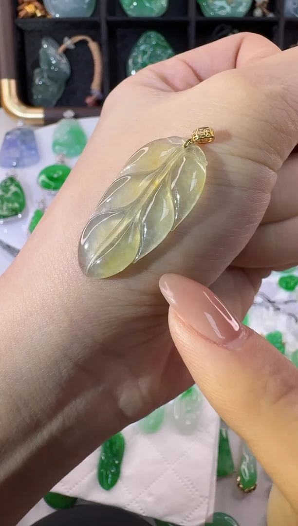 颈饰18K金镶嵌翡翠缅甸A货翡翠