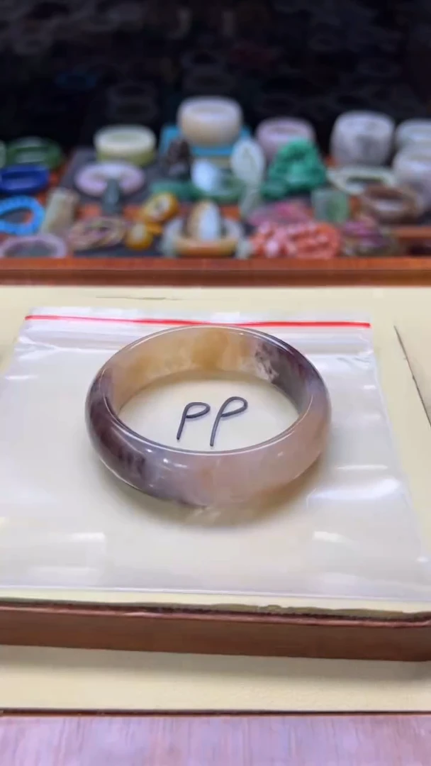 未镶嵌手镯石英质玉五****4099