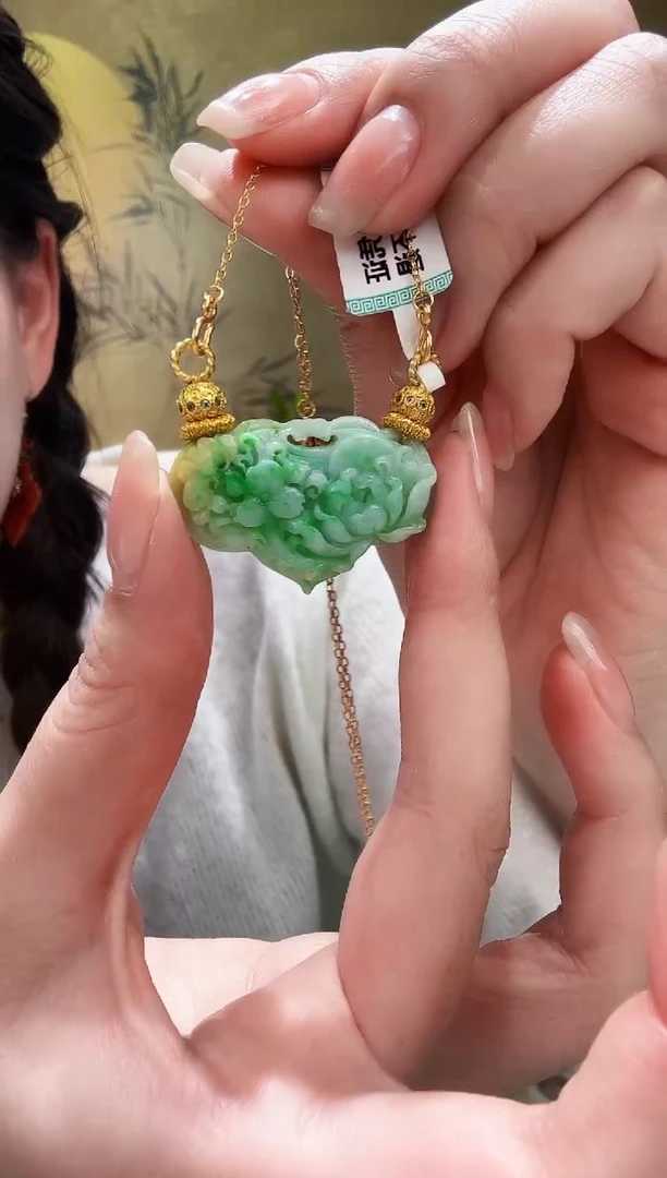 颈饰未镶嵌翡翠吊坠