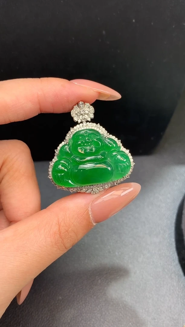 颈饰18K金镶嵌翡翠佛