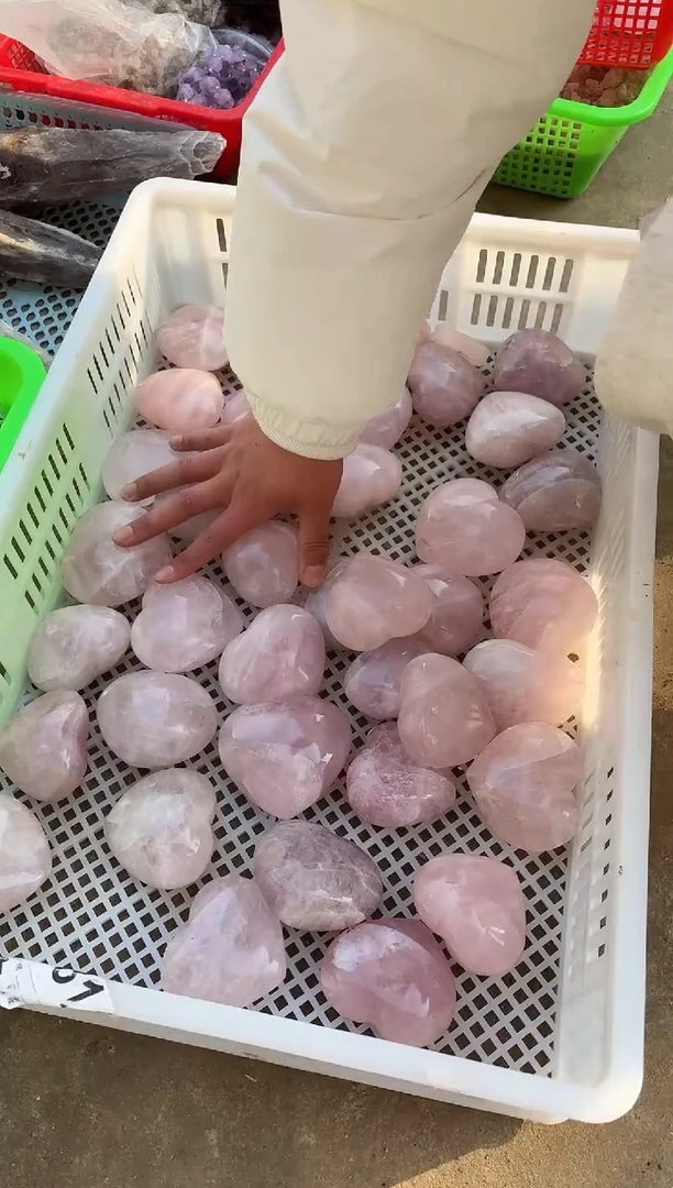 【闪购商品】水晶摆件未镶嵌粉水晶爱心多样性发一个