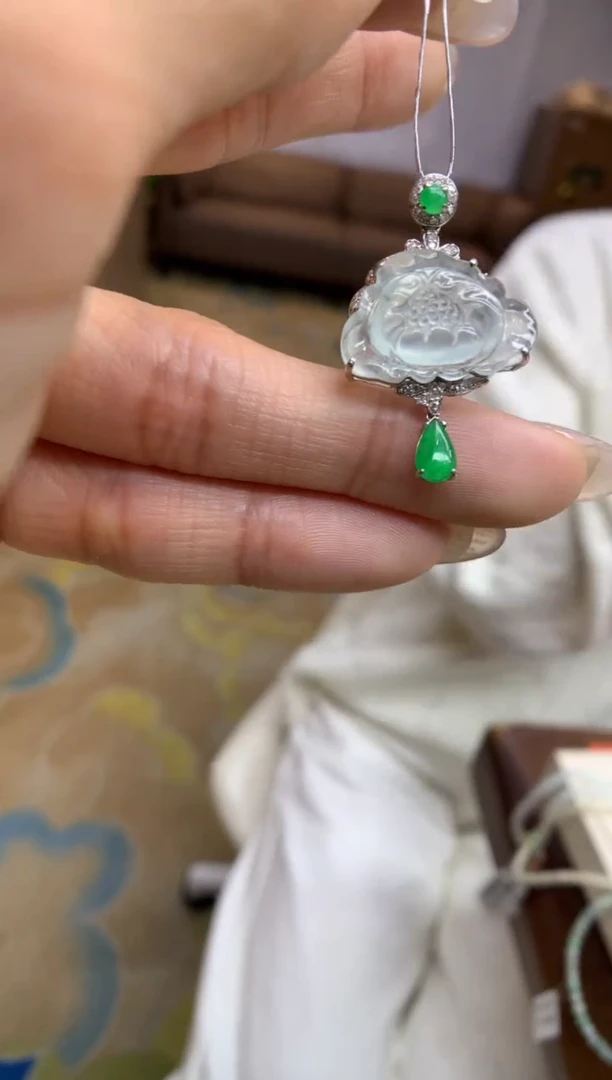 【闪购商品】翡翠颈饰18K金镶嵌莲花