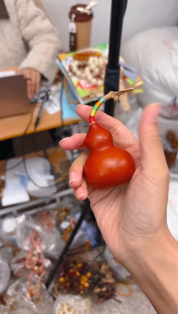 吊坠菩提根/象牙果红色葫芦一个