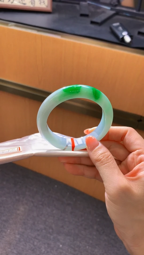 未镶嵌手镯翡翠- Q123圈口 55.6 全款7.2万 定金2万